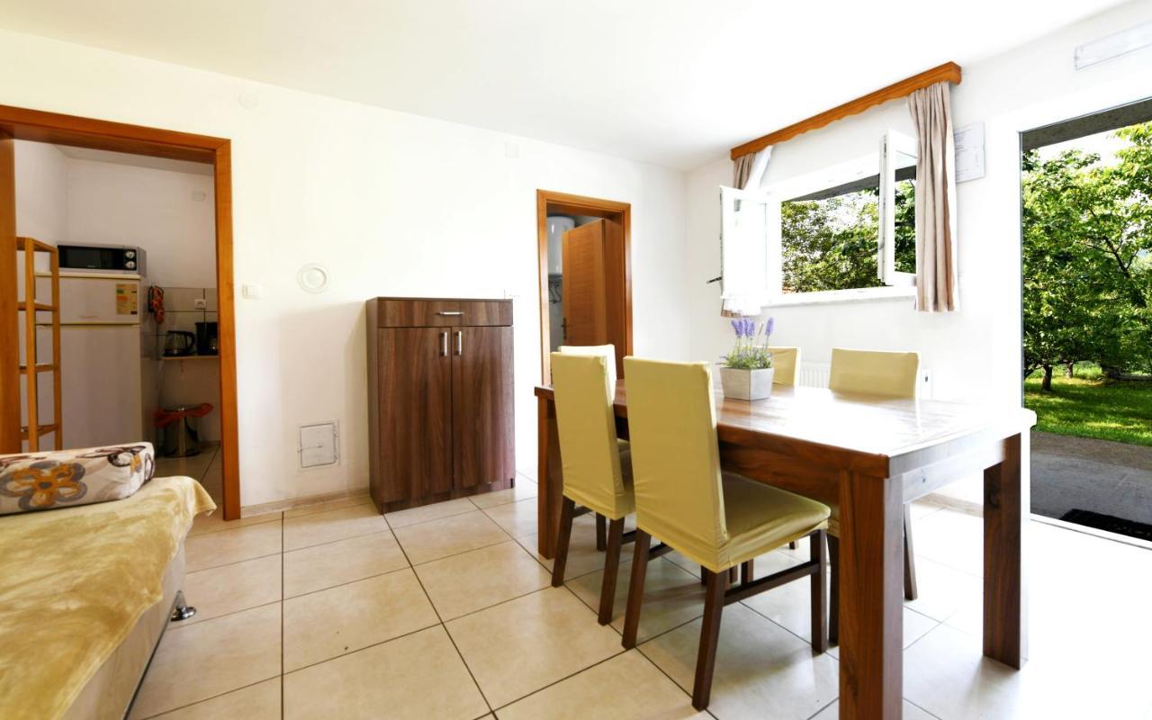 Apartman Leona Rakovica Exterior foto