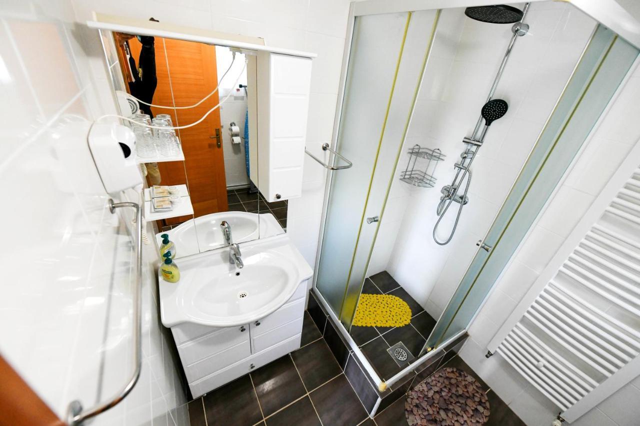 Apartman Leona Rakovica Exterior foto